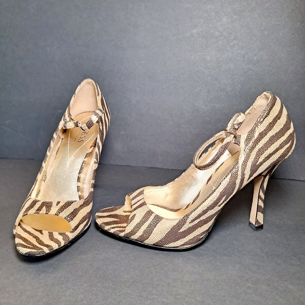 Guess Stylish Zebra Print Gold&Brown Peep Toe Heels. Size 6M.